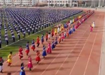 3千名学生课间齐跳蒙古舞 这什么风在吹？